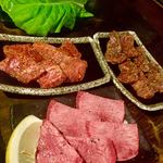 焼肉・もつ鍋専門店 パチキ - カルビ、ハラミ、タン、チシャバ