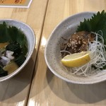 Izakaya Oumiya - 左：わけぎのぬた、右：肝の何とか