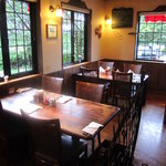 クローバーステーキハウス - 小グループに最適なテーブル席