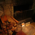 メインダイニングルーム - デイサイト内の暖炉（勿論現役です）