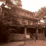 明治の館 - ノスタルジックな外観”明治の館”