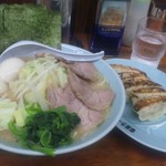 家系ラーメン 新宿家 - 醤油スペシャル