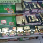 キッチンエイト - 店頭ショーケース（右側にはサンドイッチ多数有り）