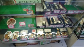 キッチンエイト - 店頭ショーケース（右側にはサンドイッチ多数有り）