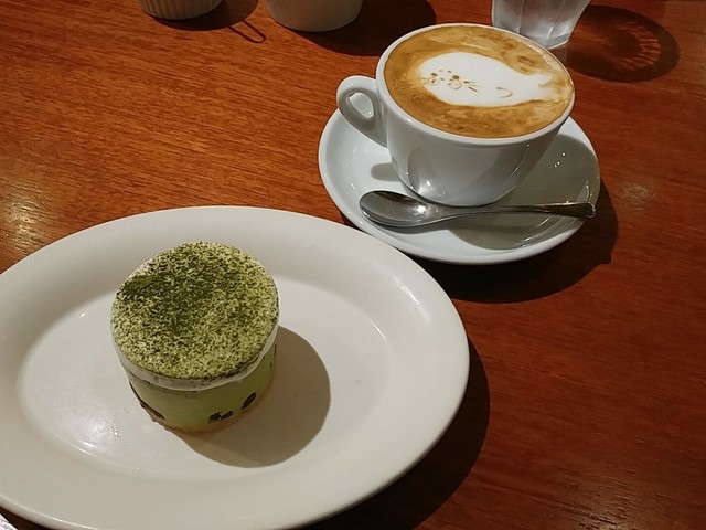 カフェ エスケープ>