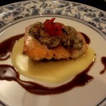 カジュアルフレンチ アミューズ - フレッシュサーモンとマッシュルームのブレーゼ　バルサミコソース