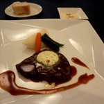 カジュアルフレンチ アミューズ - 牛フィレ肉のグリエ　レモンバター添え