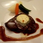 カジュアルフレンチ アミューズ - 牛フィレ肉のグリエ　レモンバター添え