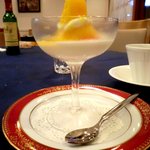 カジュアルフレンチ アミューズ - マンゴーシャーベットヨーグルトソース