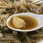 ベトコンラーメン新京 - ベトコンラーメン
            ニンニクごろごろ