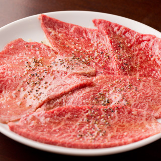 코스파의 높이가 자랑! 「오마카세 코스」에서 엄선 고기를 즐긴다
