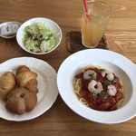 Ange - ランチ（パスタ） @980
            この日は冷製トマトパスタ
            ランチのパスタの場合、パンは食べ放題