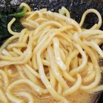 豚とことん - 麺はしっかり硬め。