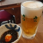 鳥良商店 - 生ビール・お通し。