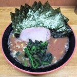 麺家 紫極 - ラーメン700円麺硬め。海苔増し50円。