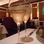 カランドリエ - 乾杯はシャンパンで