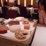 カランドリエ - ワゴンの前で固まってしまった婦人捜査官(本人承諾済み：多分）