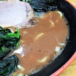 麺家 紫極 - この系譜らしいドロ系の濃厚なスープ。