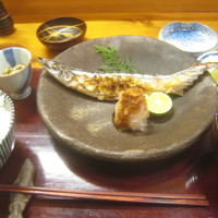 赤坂とゝや魚新 - 焼魚定食（新さんま）　￥1944　※これに甘味が付く。