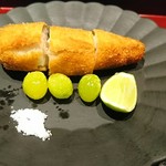 日本料理 晴山 - 鮎のすり身フライ　新玉ねぎソース