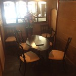 村上開新堂 - 初代の奥様が茶室として使っていたスペースとのこと
      4人とかなら利用出来たのかな⁇