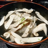 日本料理 晴山 - 鱧の椀　岩手・久慈の松茸