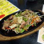 花太鼓 - おや鳥の黒コショーガーリック炒め(600円)