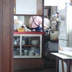 ふじや - 厨房の奥にお父さん