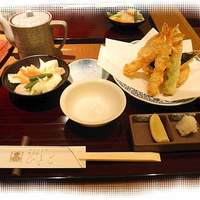天ぷら ひさご ラシック店 - 天ぷら定食の天ぷらとサラダ
