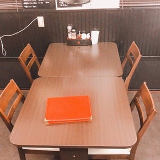 テーブル席2