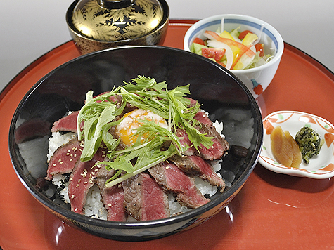 アヴァンセ - ○国产牛ステーキ丼1,500円