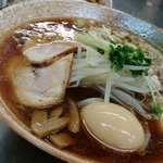 覆麺 智 - 醤油香り立つ味玉覆麺