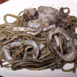 ラ･マンチーナ - 白いかとその墨のパスタ
