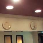 シャポー・ルージュ - １階待合の飾り絵皿その１です。
