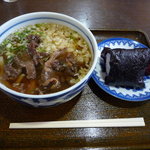 日本橋そば - 肉うどん650円とおにぎり80円