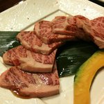 和韓流焼肉　東京富牛 - 上ロース。まるでカルビのよう。