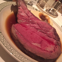 ロウリーズ・ザ・プライムリブ 大阪 - ロウリーカットお肉は約300g(^O^)