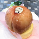 パティスリーヨシノリアサミ - まるごと桃とロールケーキ（税込690円）
            