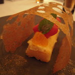 メゾン・ド・タカ芦屋 - ⑨カシスアイスのせオレンジケーキ