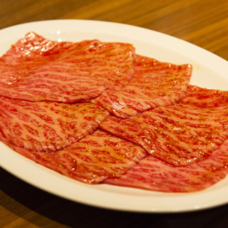 Dripping with juice! Savor the melting flavor of carefully selected Wagyu beef