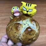 ぱん屋SUN - チーズのゴマぱん140円（税込）