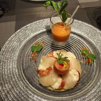 The Grill on 30th - オマール海老とホタテのサークル、桃のガスパッチョ