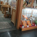 注文が入ると中の女性陣が作ってくれます