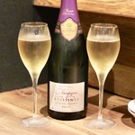 餃子とスパークリング バブルス - オリヴィエ・ド・ボアシーン