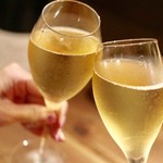 餃子とスパークリング バブルス - シャンパーニュで乾杯〜♪