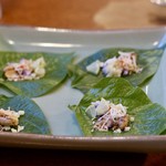 酒とタイ料理 ピッサヌローク - ミャンカム（コショウの葉の前菜）