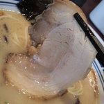 久留米ラーメン清陽軒 - ﾁｬｰｼｭｰは豚ﾊﾞﾗ巻き肉で、やわらかく、味は醤油が染みた確かな主張