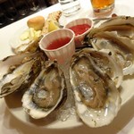 The Grand Central Oyster Bar & Restaurant - 名物のオイスター（普通）