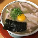純豚骨ラーメン鶯 - 肉月見ラーメン