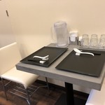 らぁ麺やまぐち - テーブル席